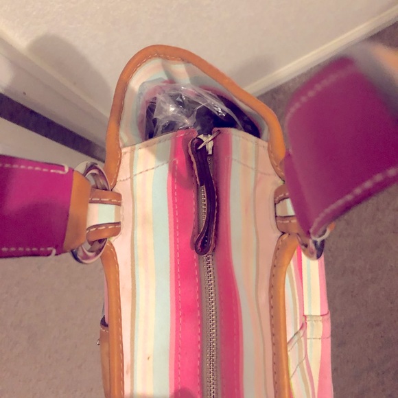 Classic Coach purse - Picture 5 of 7